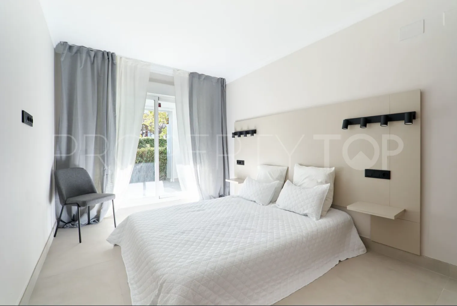 Apartamento planta baja de 3 dormitorios a la venta en Las Petunias