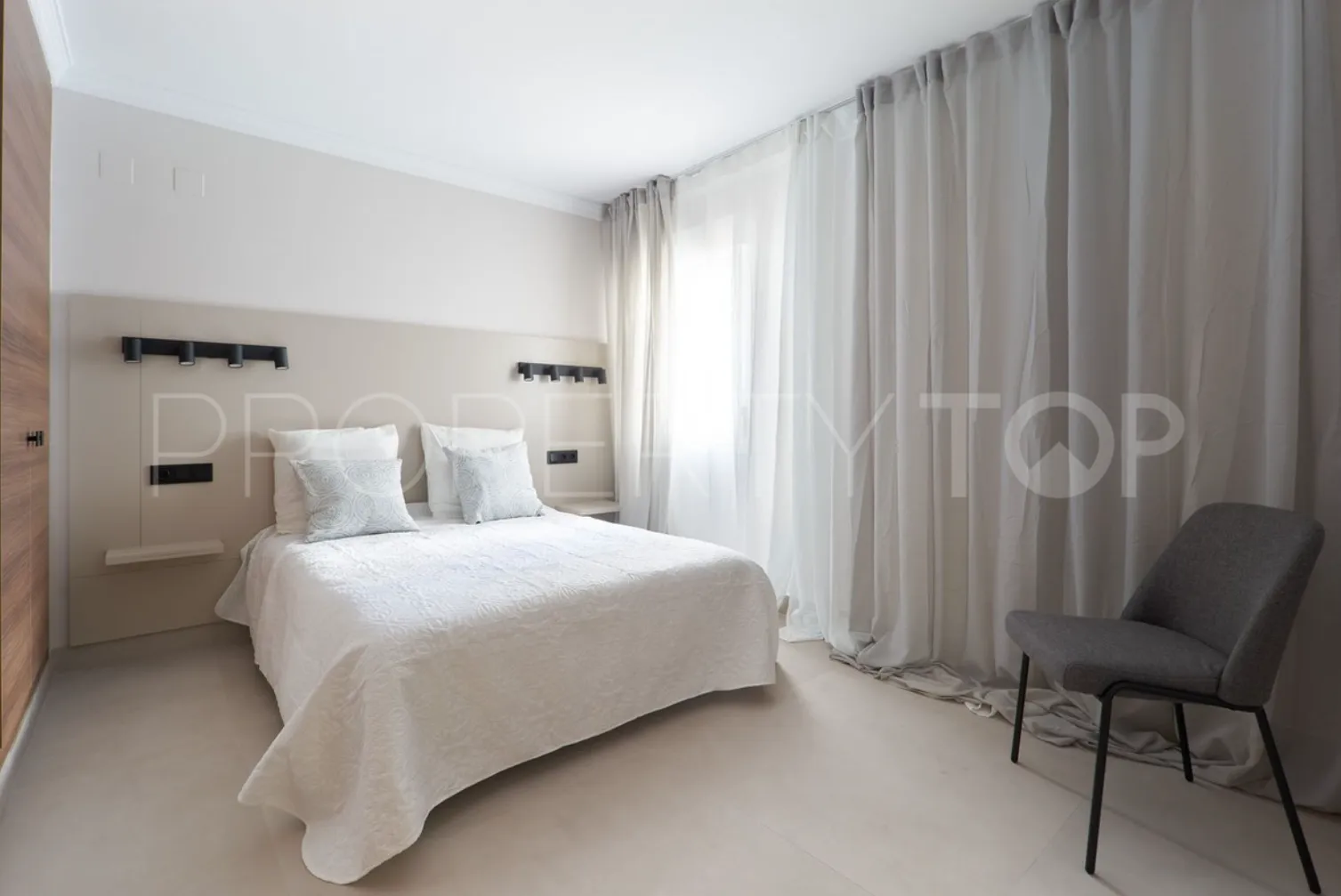 Apartamento planta baja de 3 dormitorios a la venta en Las Petunias