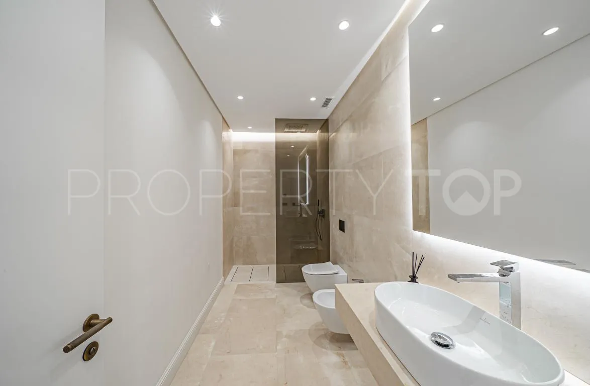 Villa for sale in Golden Mile with 6 bedrooms