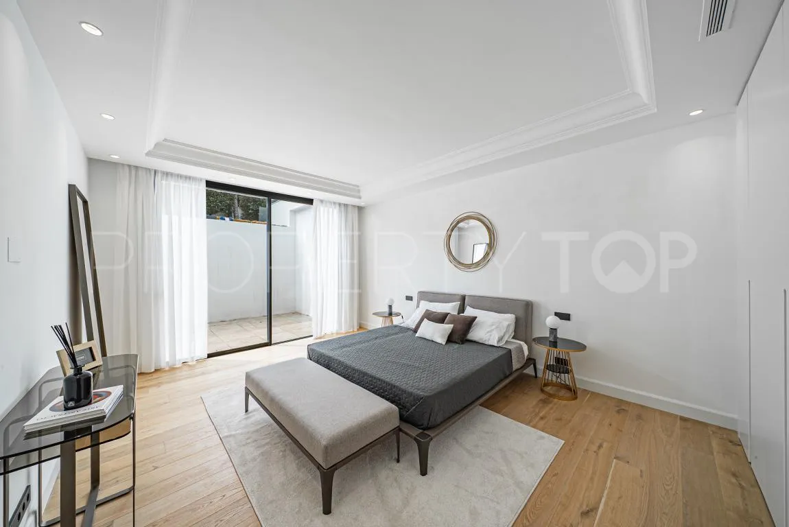 Villa for sale in Golden Mile with 6 bedrooms
