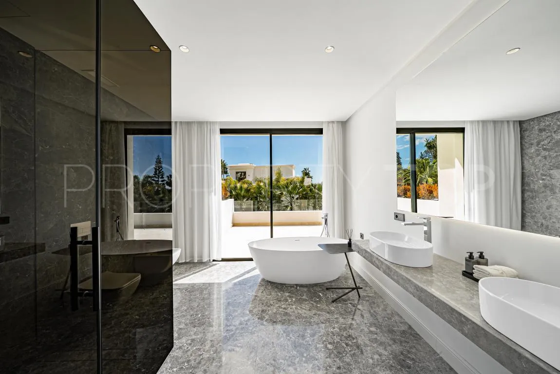 Villa for sale in Golden Mile with 6 bedrooms
