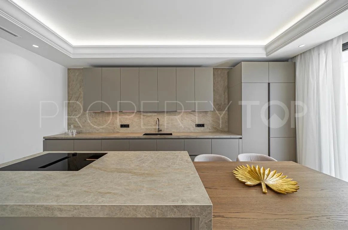Villa for sale in Golden Mile with 6 bedrooms