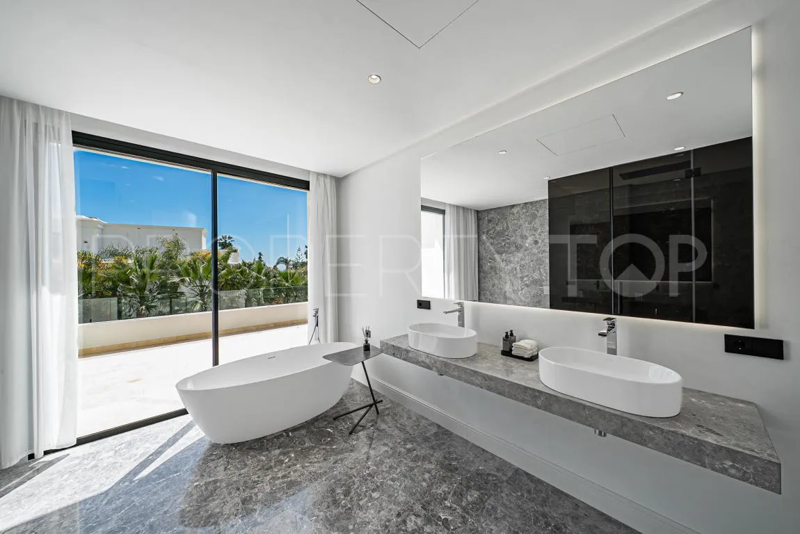 Villa for sale in Golden Mile with 6 bedrooms