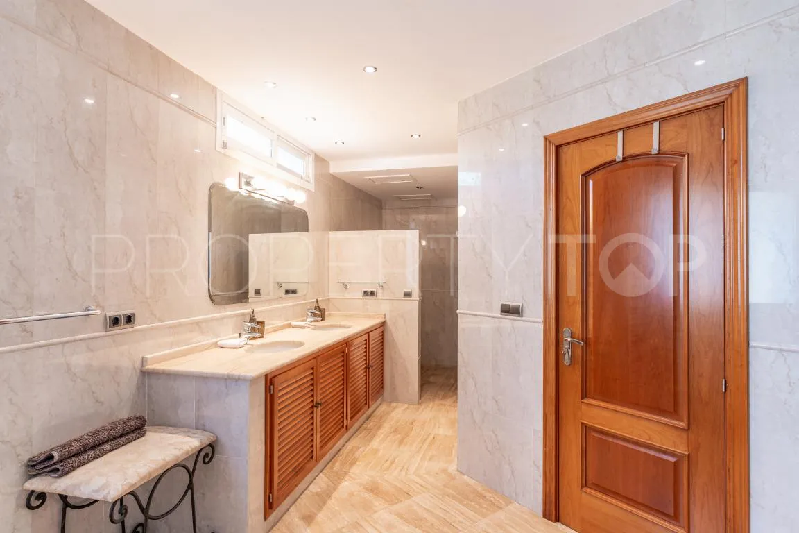 5 bedrooms Benahavis semi detached villa for sale