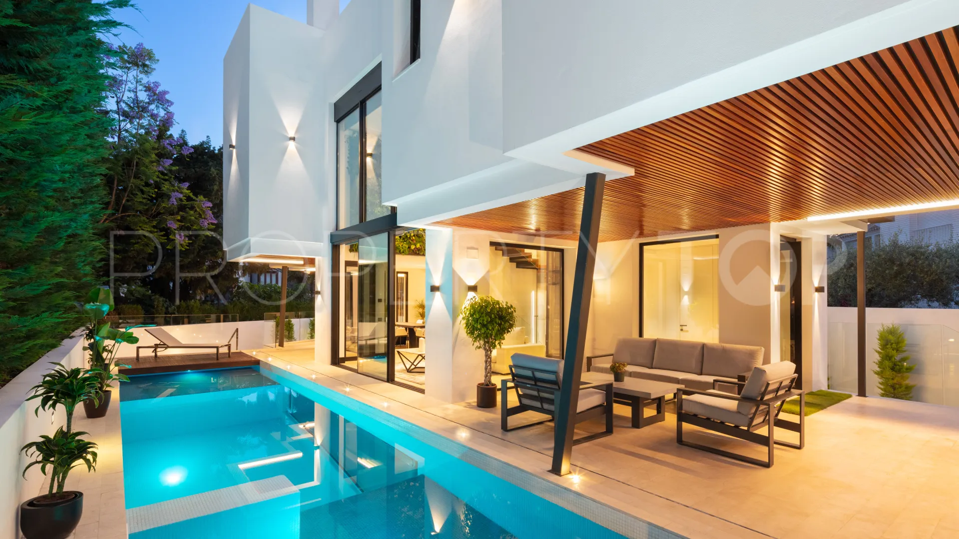 5 bedrooms villa for sale in Marbella Golden Mile