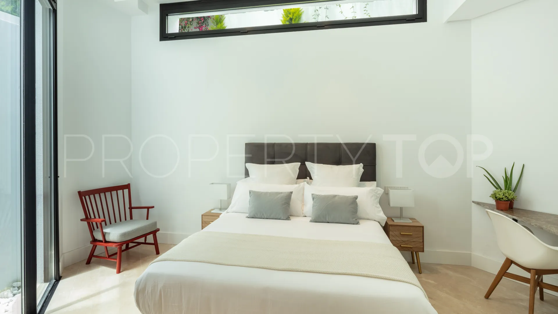 5 bedrooms villa for sale in Marbella Golden Mile
