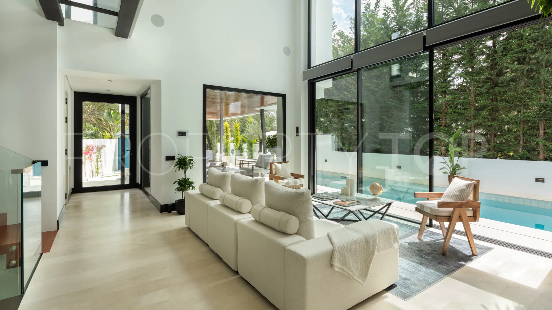 5 bedrooms villa for sale in Marbella Golden Mile