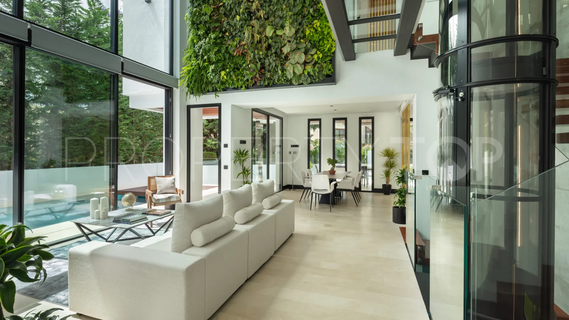 5 bedrooms villa for sale in Marbella Golden Mile