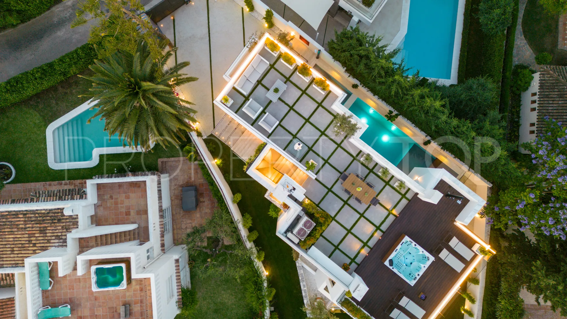 5 bedrooms villa for sale in Marbella Golden Mile