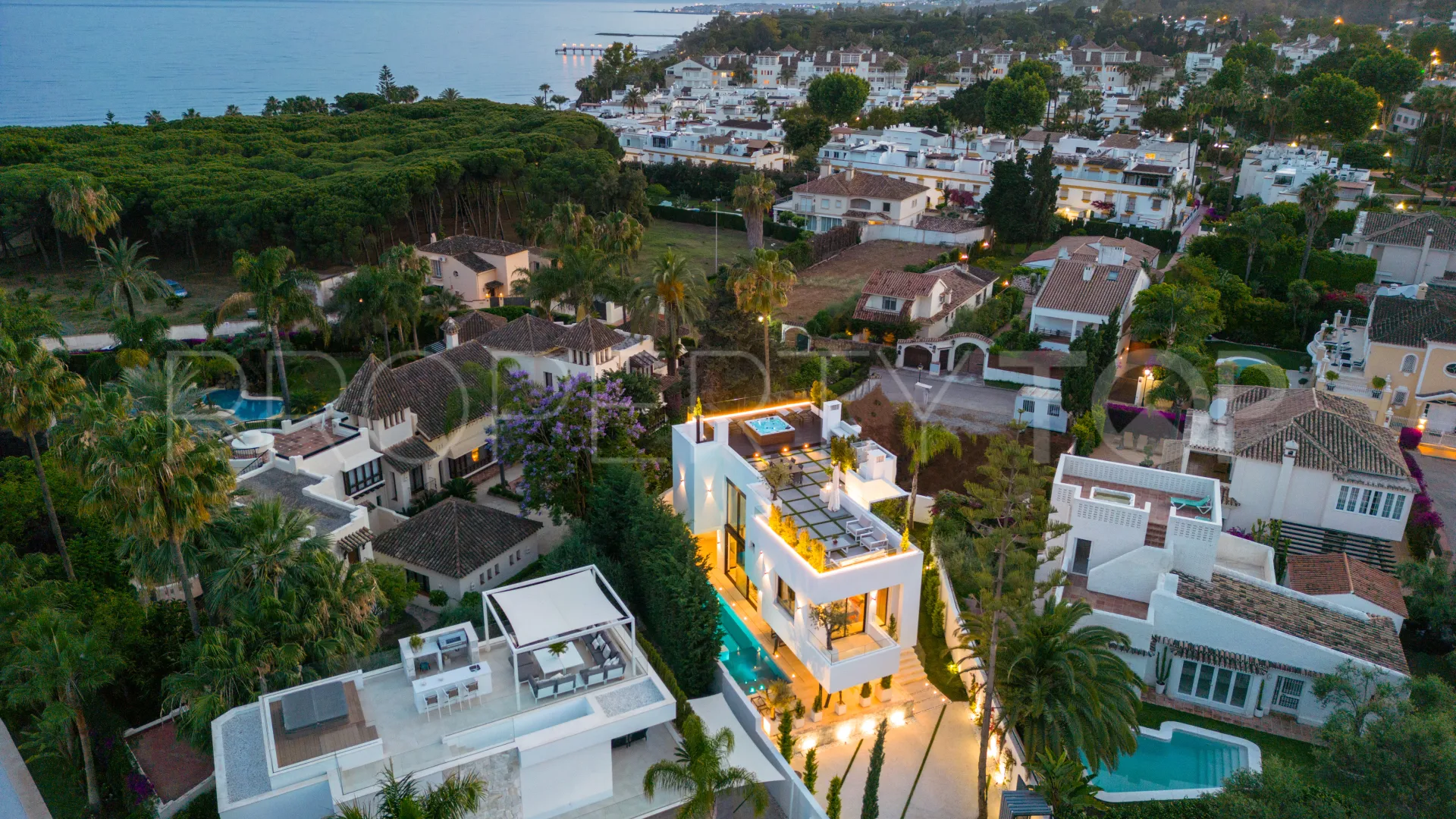 5 bedrooms villa for sale in Marbella Golden Mile