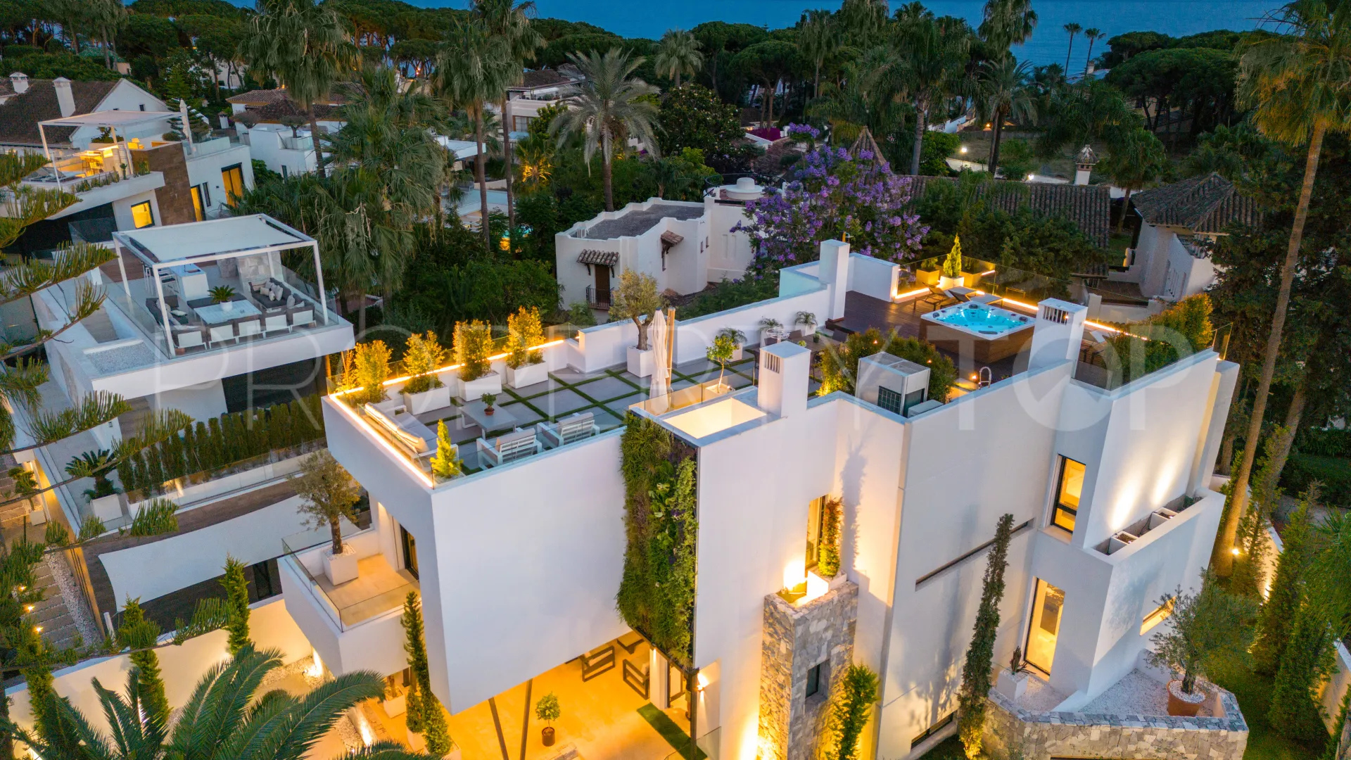 5 bedrooms villa for sale in Marbella Golden Mile