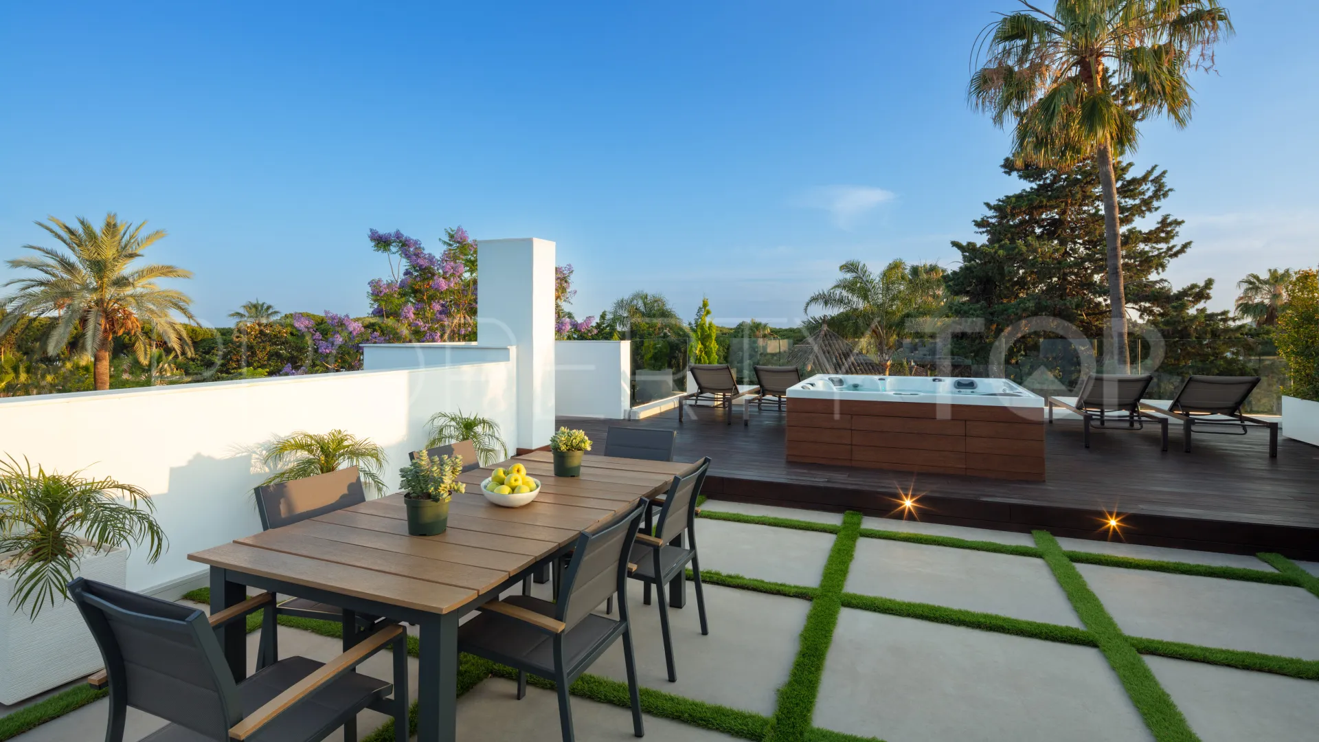 5 bedrooms villa for sale in Marbella Golden Mile