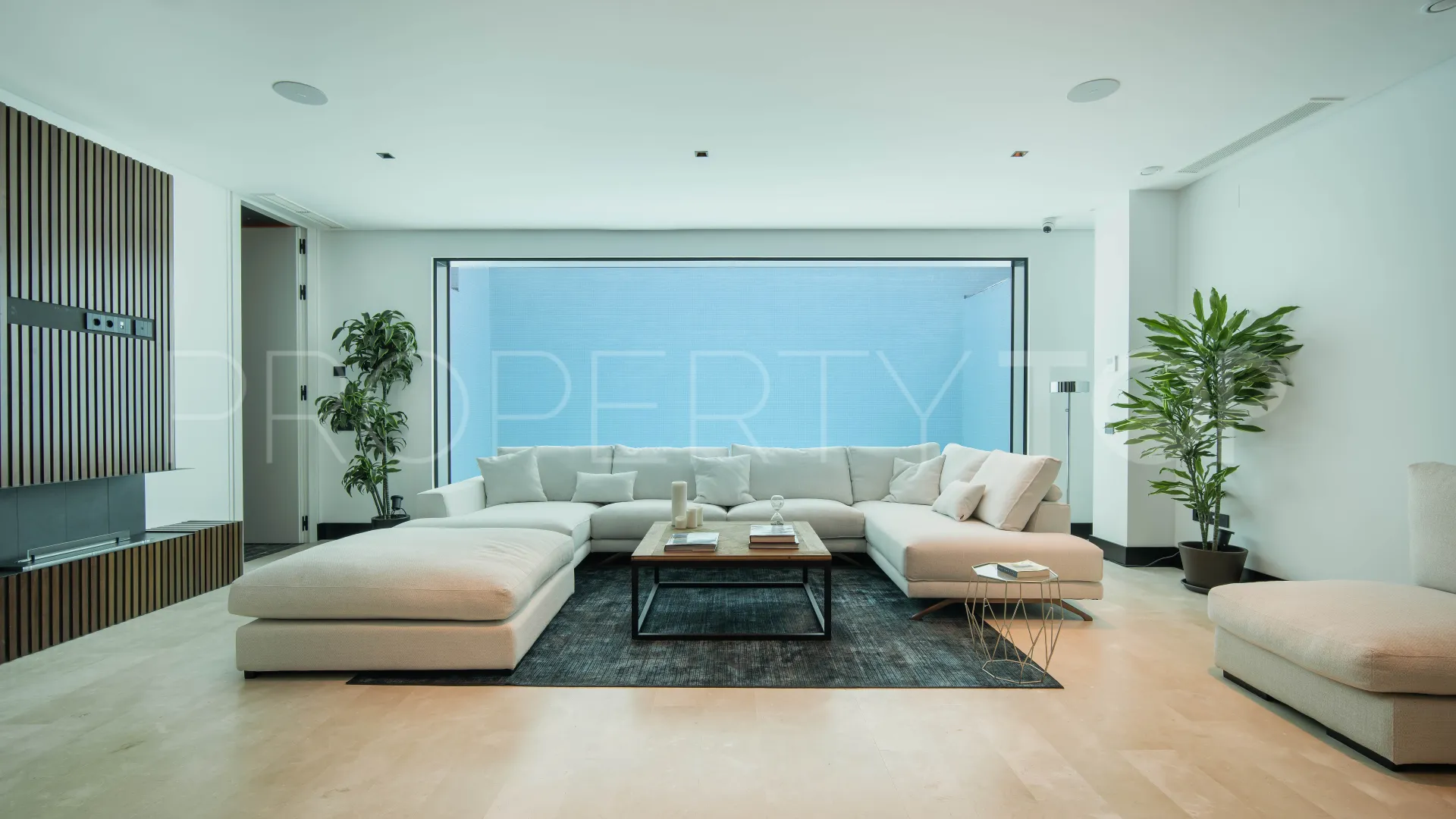 5 bedrooms villa for sale in Marbella Golden Mile