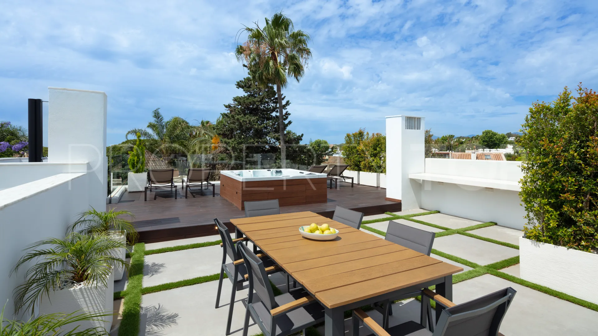 5 bedrooms villa for sale in Marbella Golden Mile
