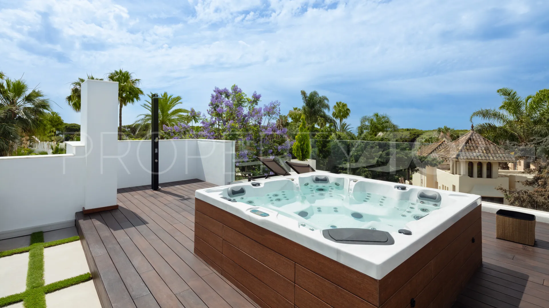 5 bedrooms villa for sale in Marbella Golden Mile