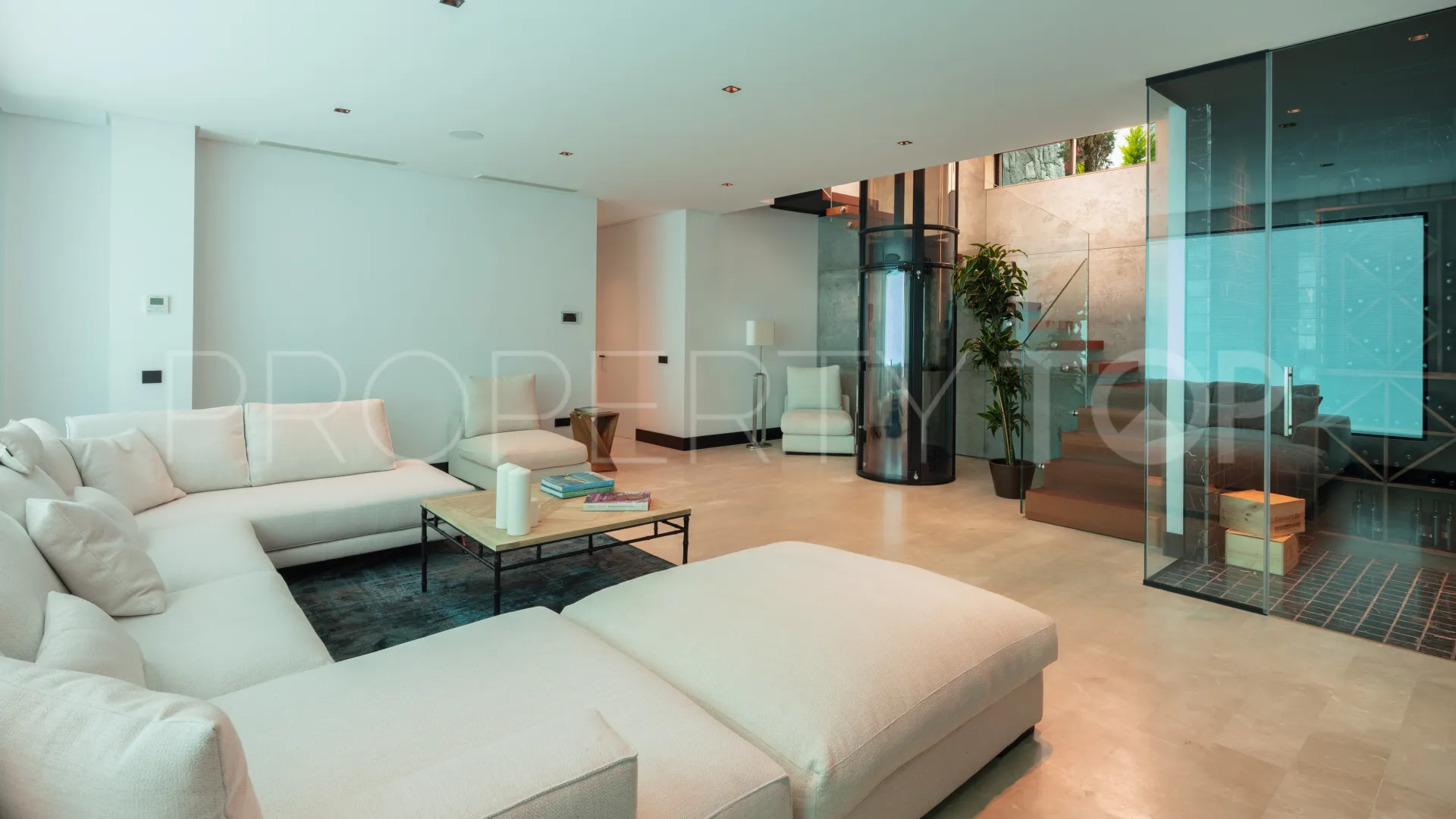 5 bedrooms villa for sale in Marbella Golden Mile