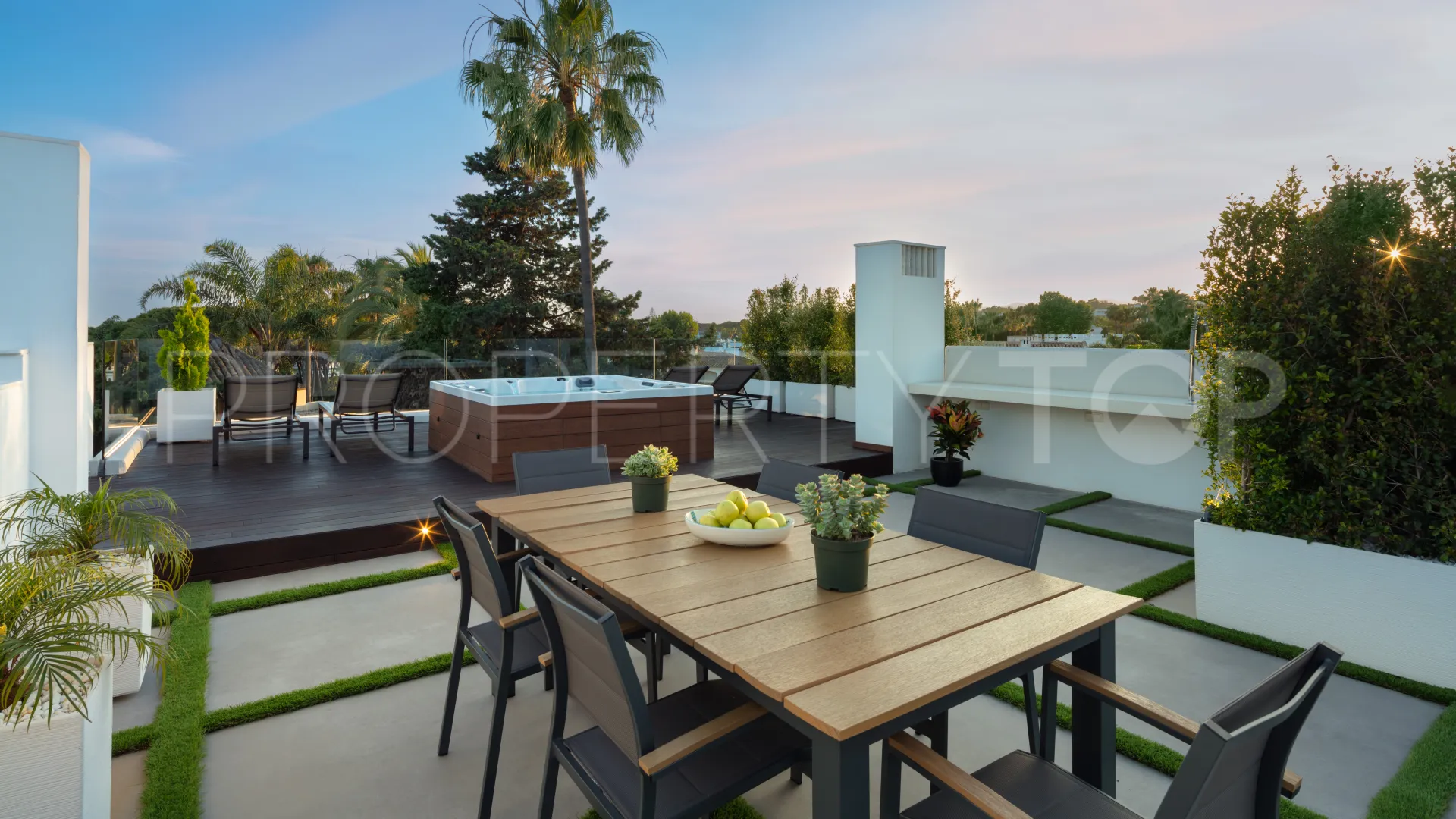 5 bedrooms villa for sale in Marbella Golden Mile