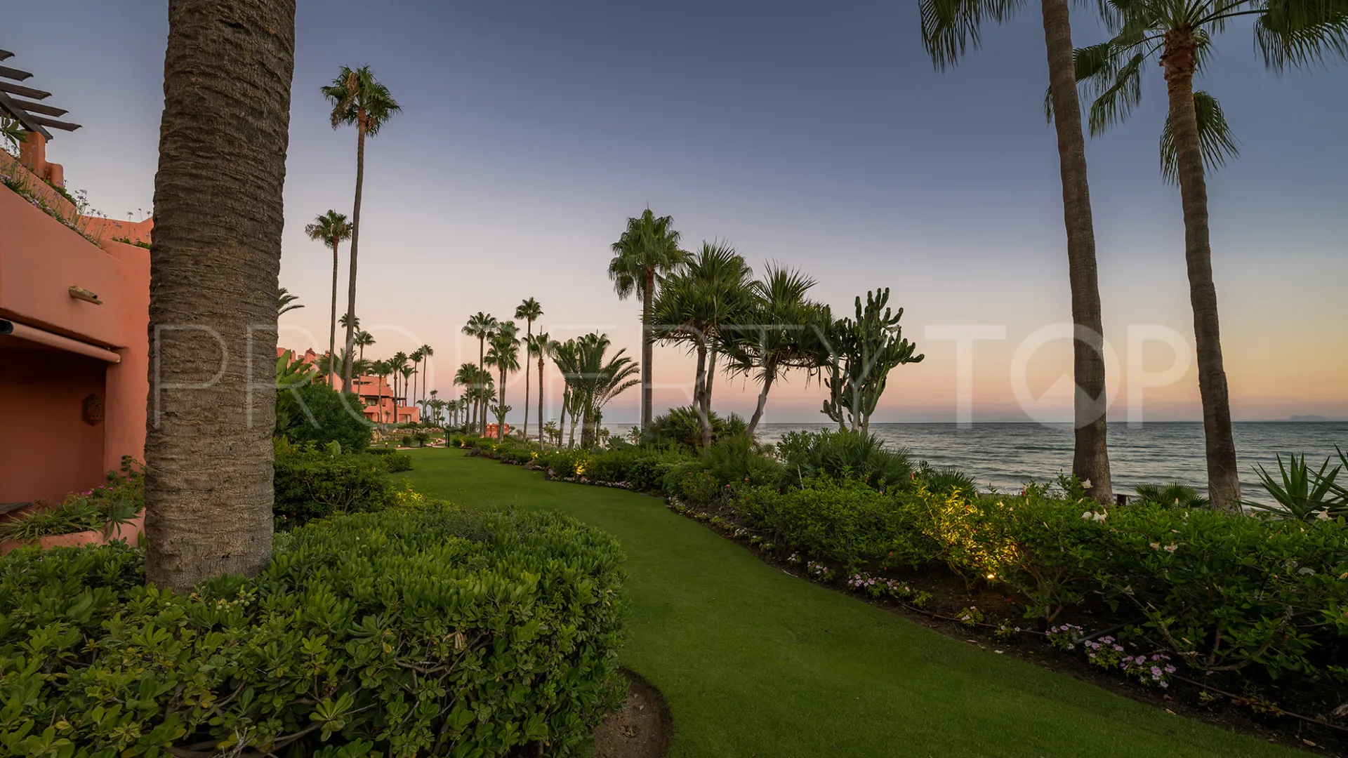 Estepona, apartamento planta baja en venta de 3 dormitorios