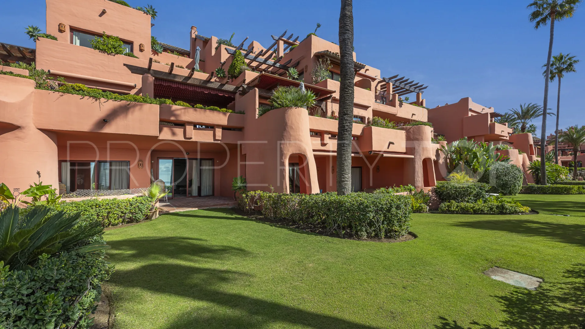Estepona, apartamento planta baja en venta de 3 dormitorios