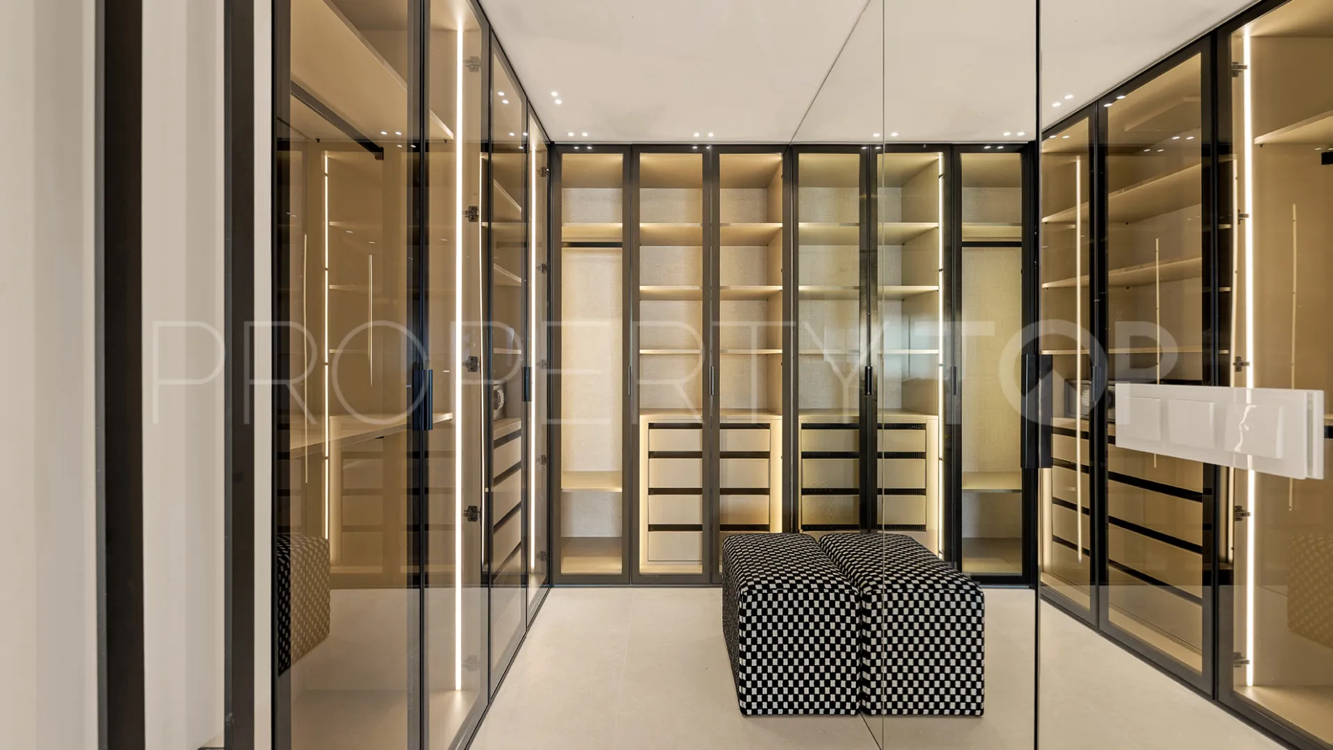 Estepona, apartamento planta baja en venta de 3 dormitorios