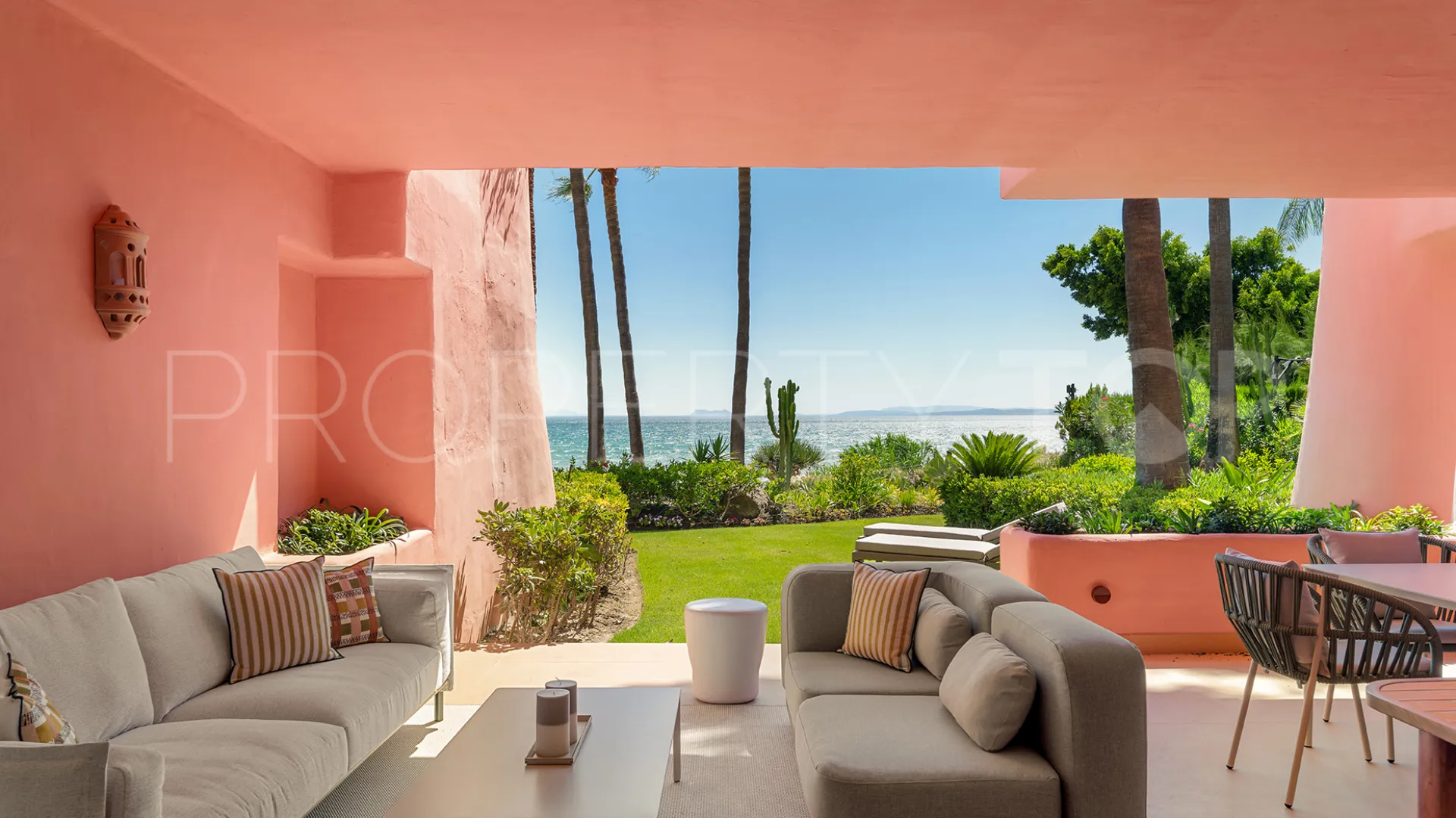 Estepona, apartamento planta baja en venta de 3 dormitorios