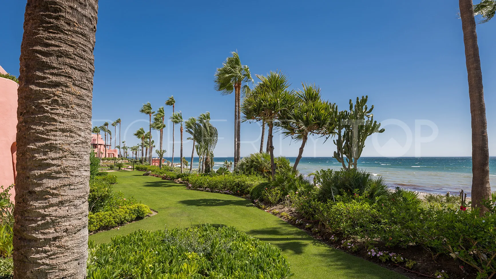 Estepona, apartamento planta baja en venta de 3 dormitorios