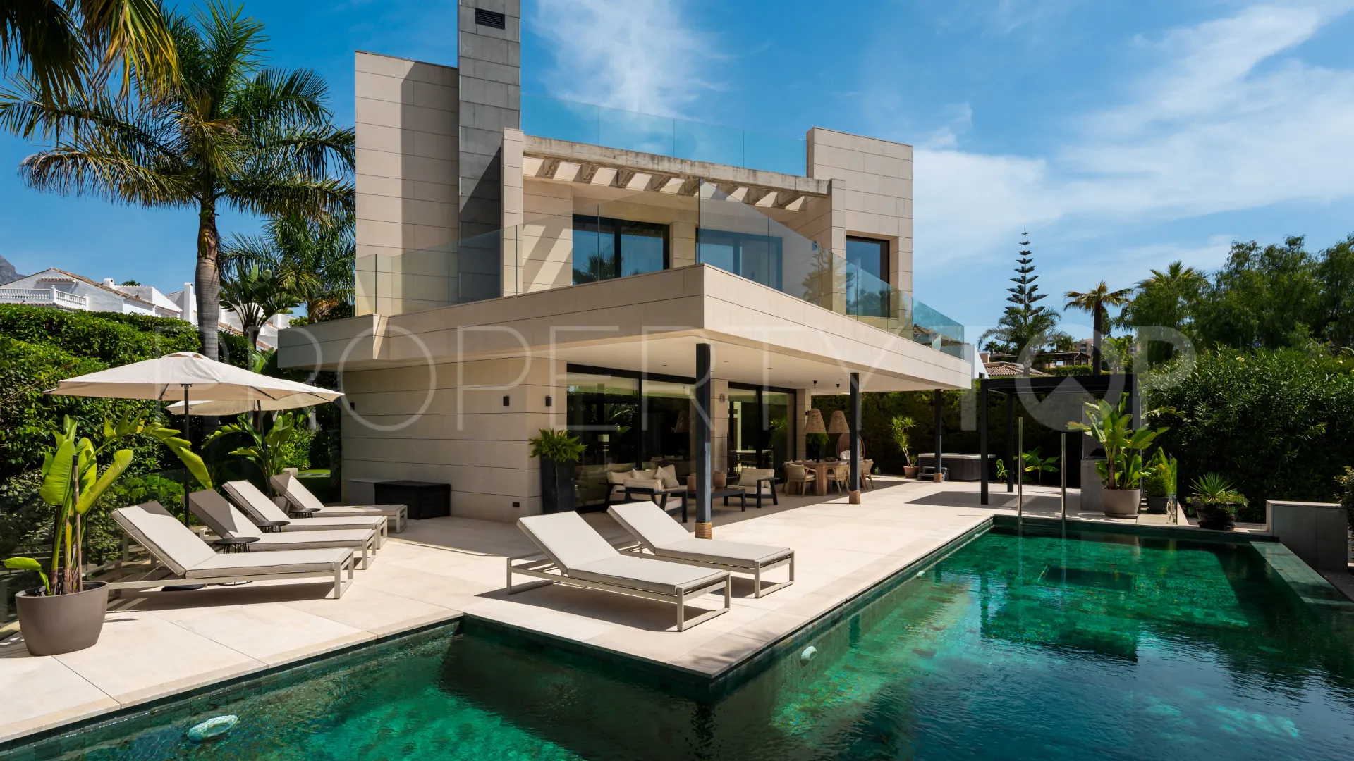 Nueva Andalucia 6 bedrooms villa for sale