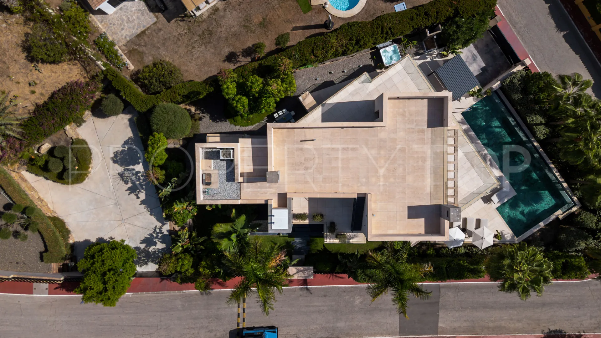 Nueva Andalucia 6 bedrooms villa for sale