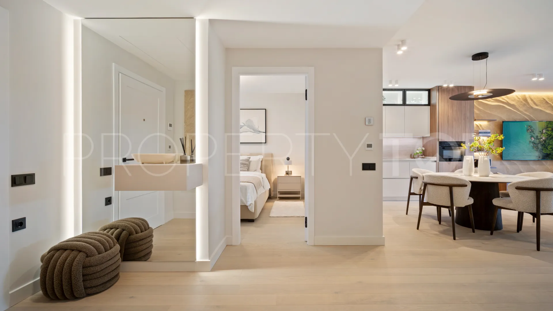Buy 3 bedrooms apartment in Estepona East
