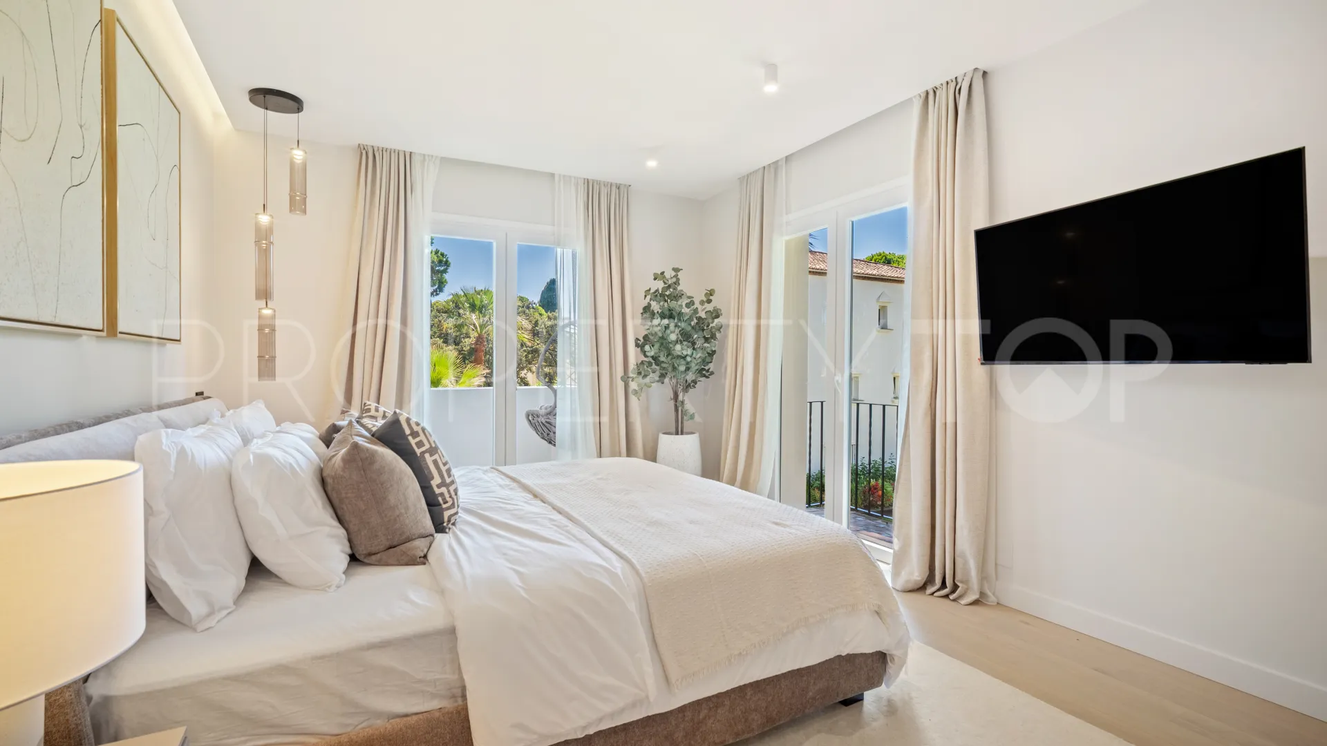 Buy 3 bedrooms apartment in Estepona East