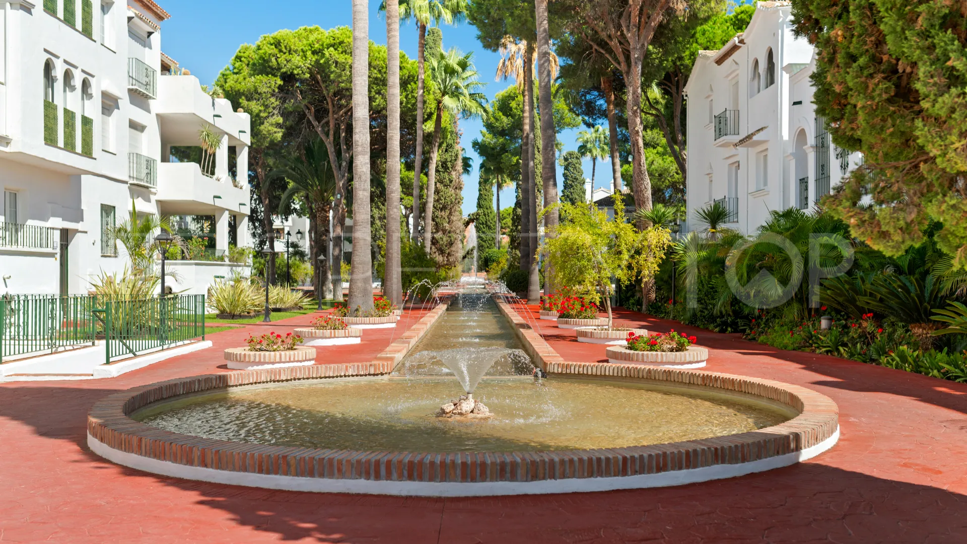 Buy 3 bedrooms apartment in Estepona East
