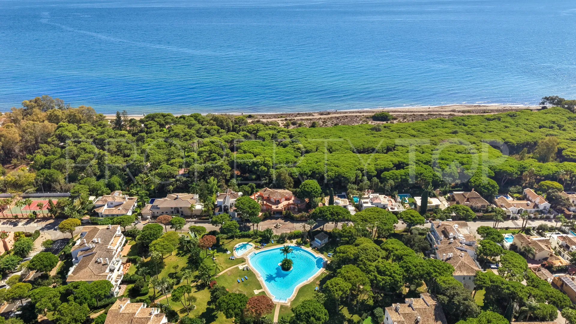 Buy 3 bedrooms apartment in Estepona East