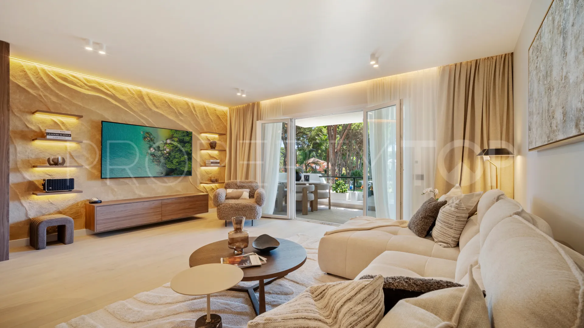 Buy 3 bedrooms apartment in Estepona East