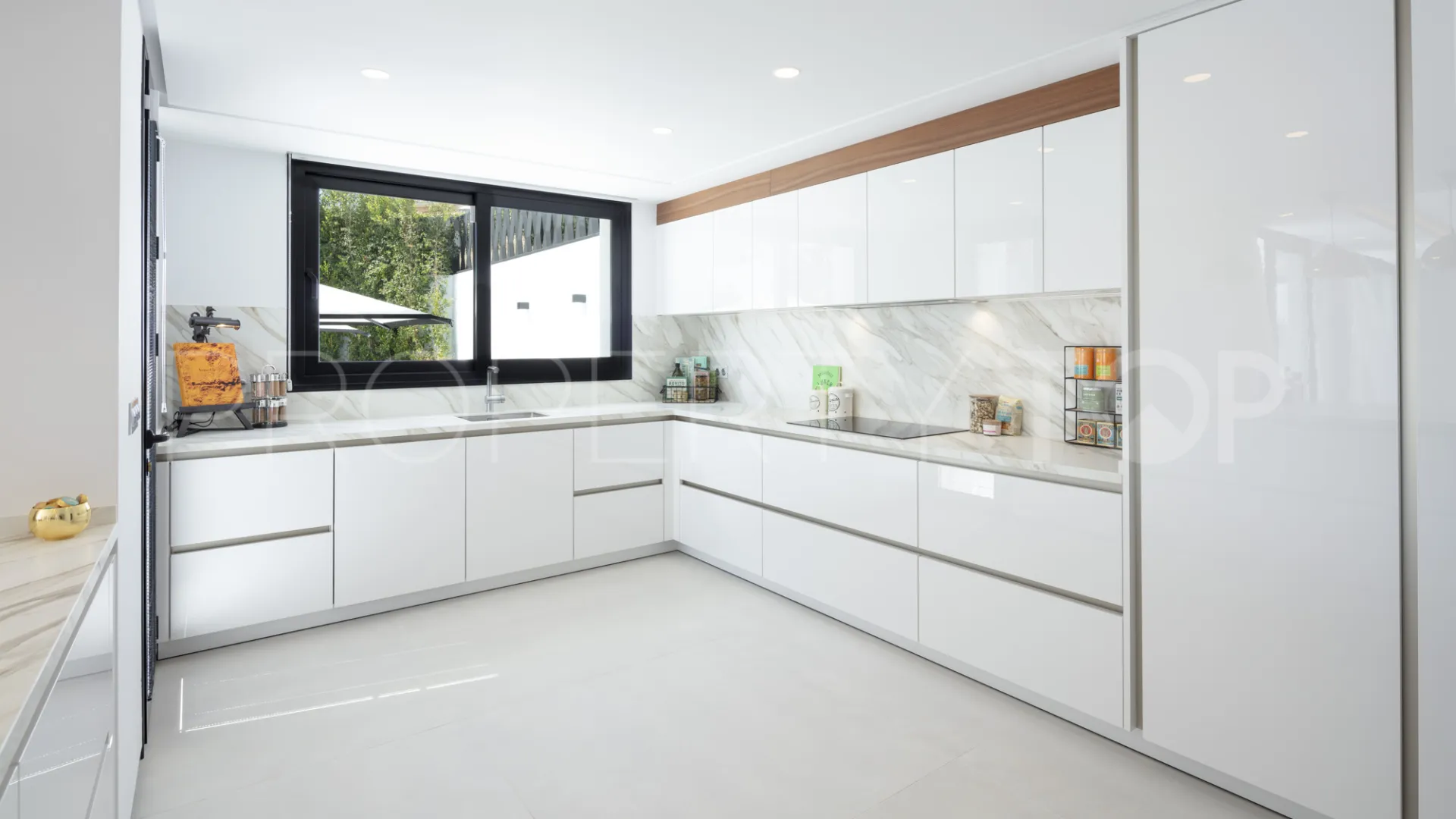 Villa de 5 dormitorios en venta en Nueva Andalucia