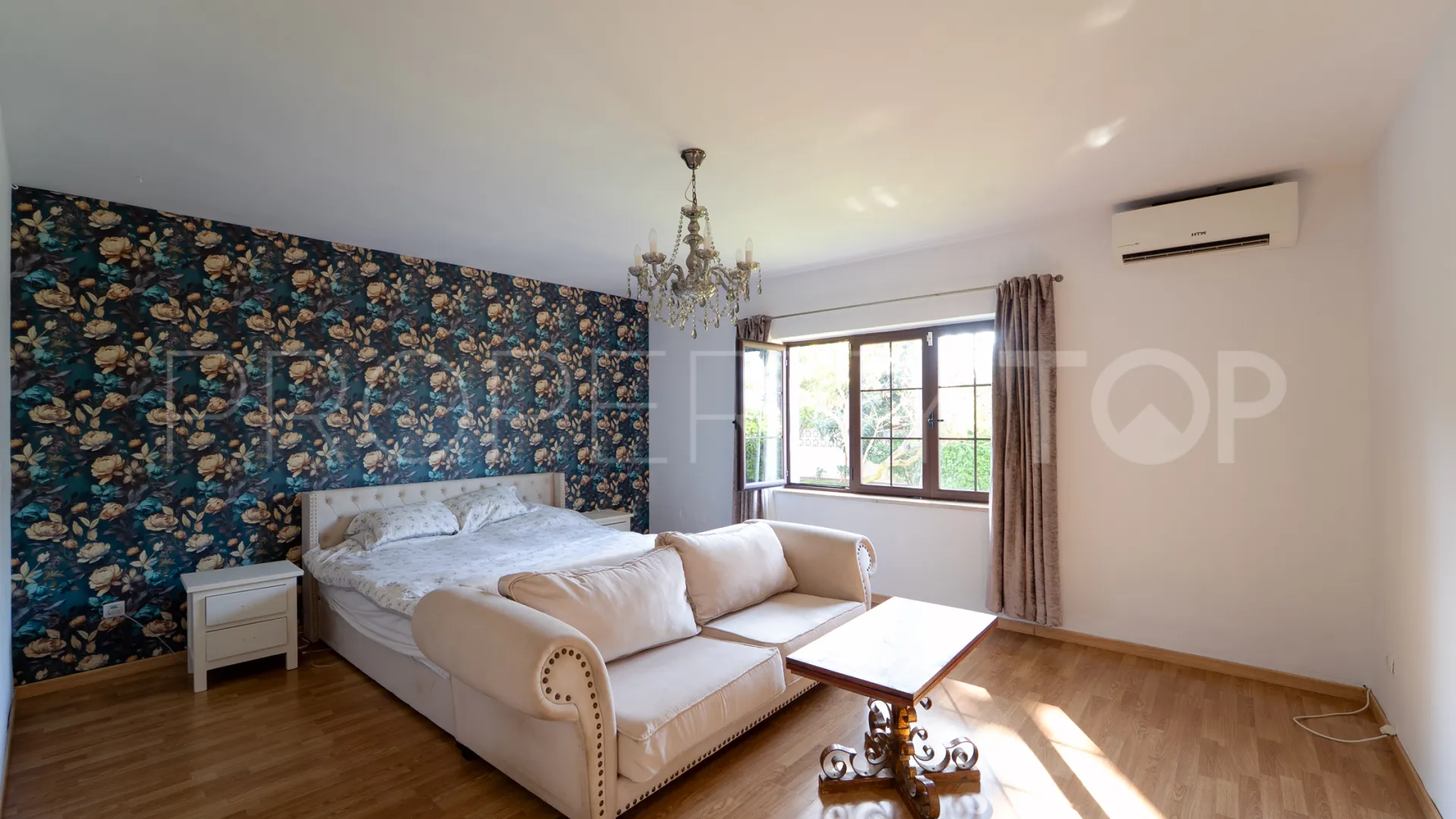 Comprar villa con 8 dormitorios en Marbesa