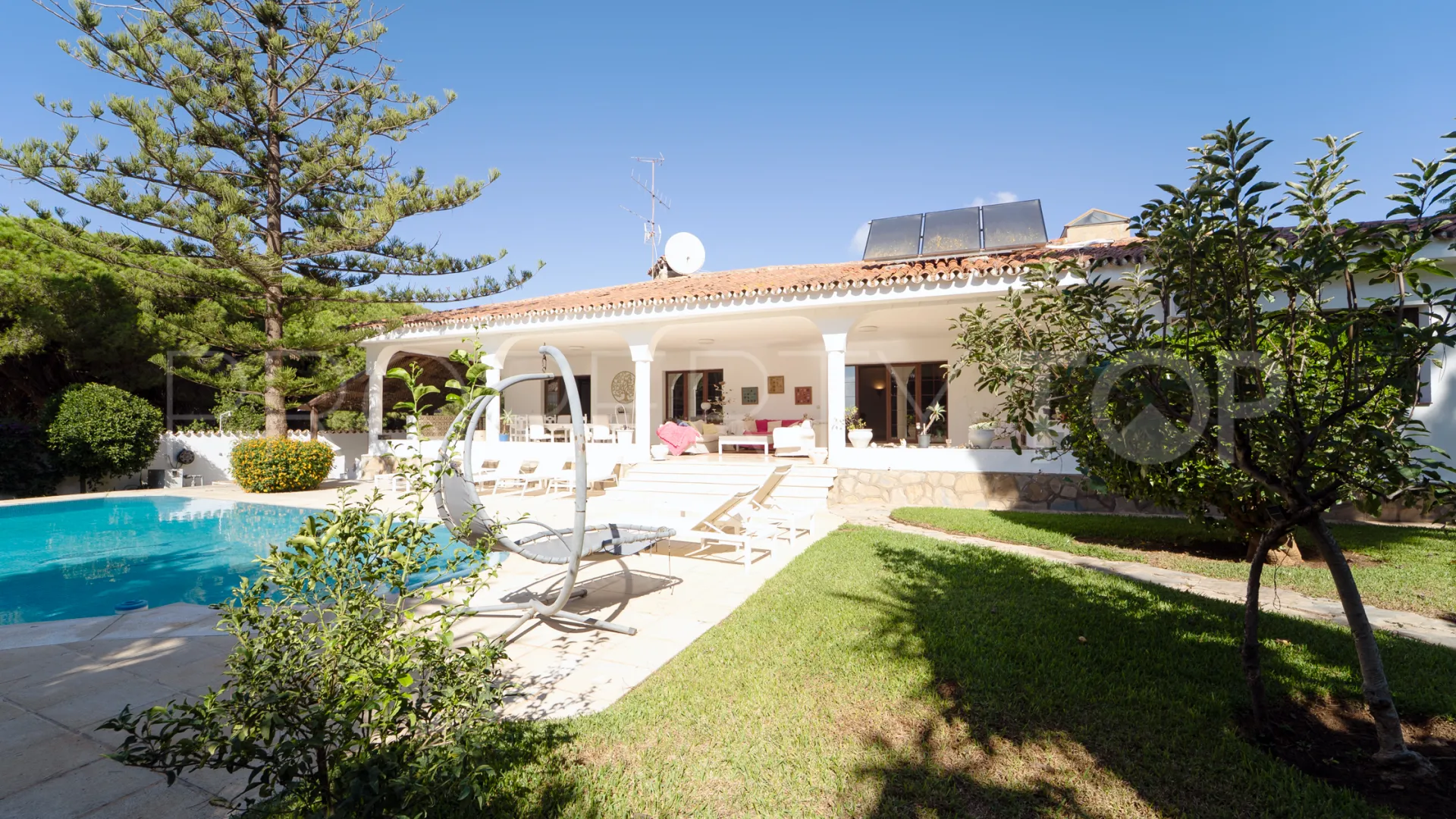 Comprar villa con 8 dormitorios en Marbesa