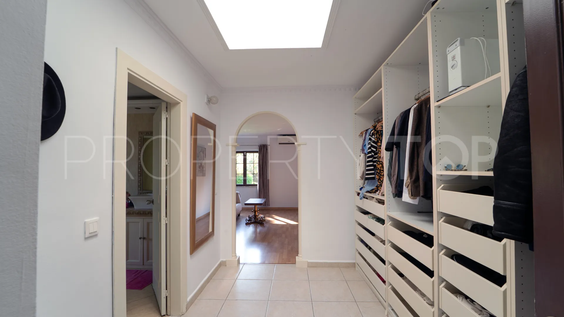 Comprar villa con 8 dormitorios en Marbesa