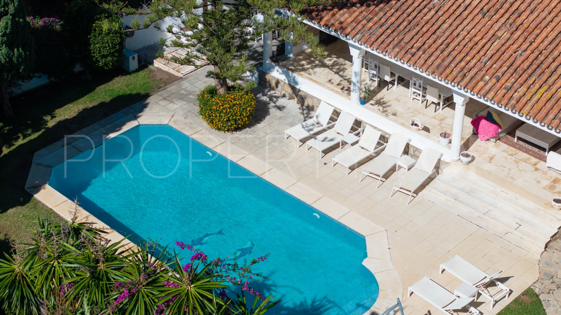 Comprar villa con 8 dormitorios en Marbesa