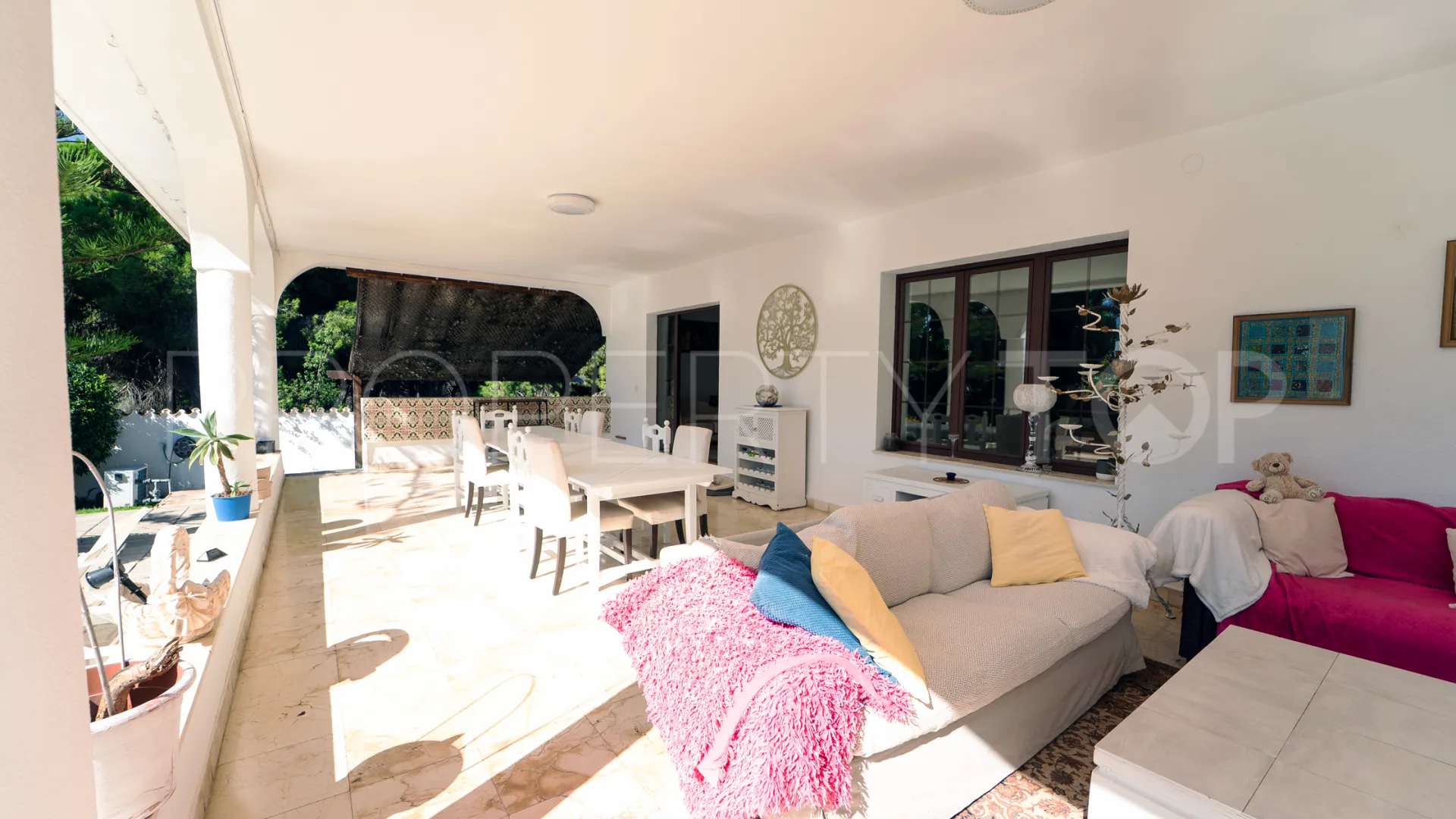 Comprar villa con 8 dormitorios en Marbesa