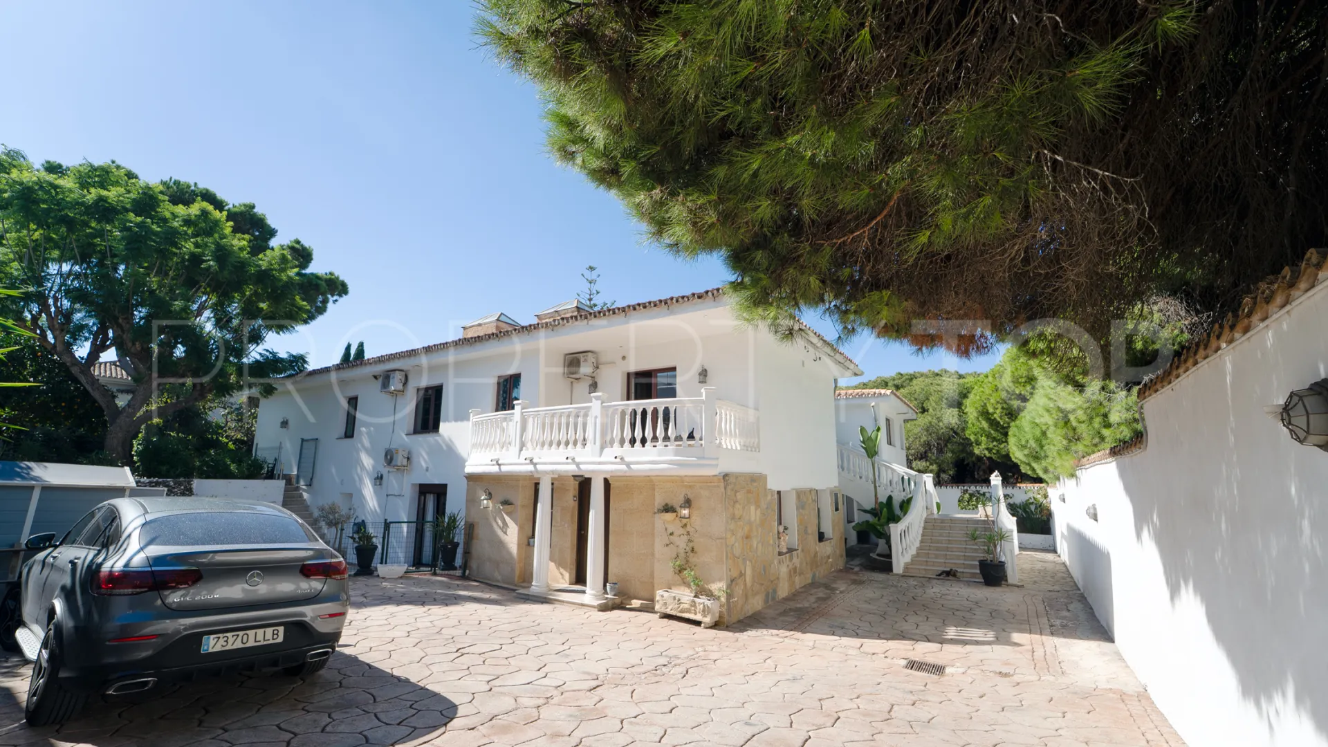 Comprar villa con 8 dormitorios en Marbesa