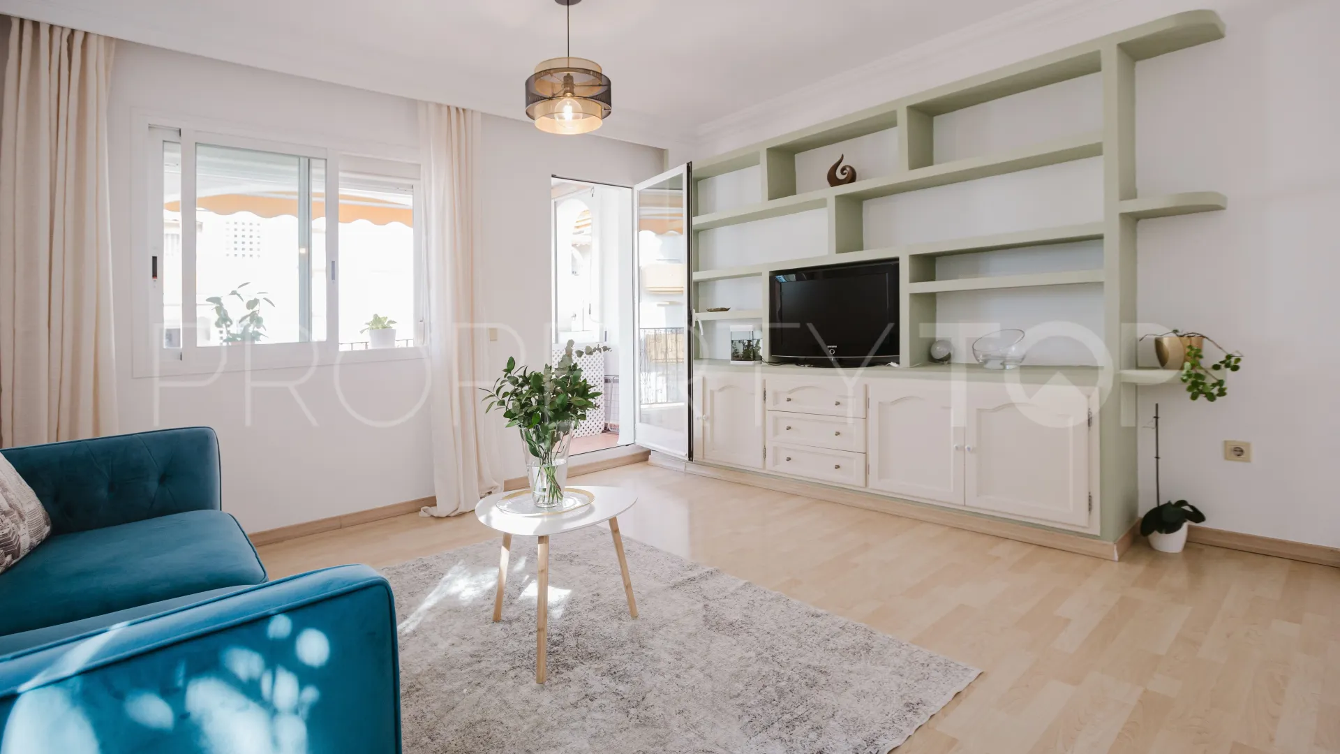Comprar apartamento en Los Pinos de Nagüeles con 3 dormitorios
