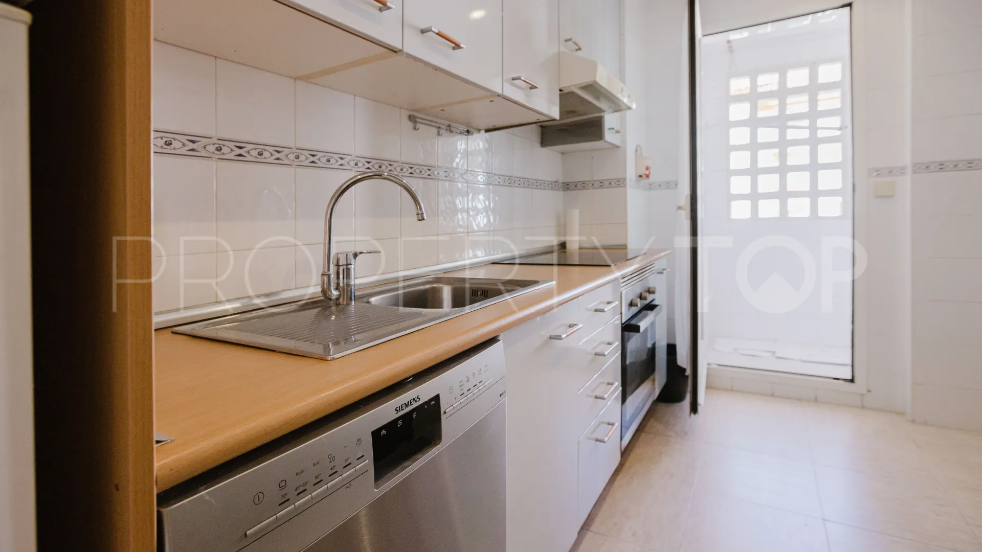 Comprar apartamento en Los Pinos de Nagüeles con 3 dormitorios