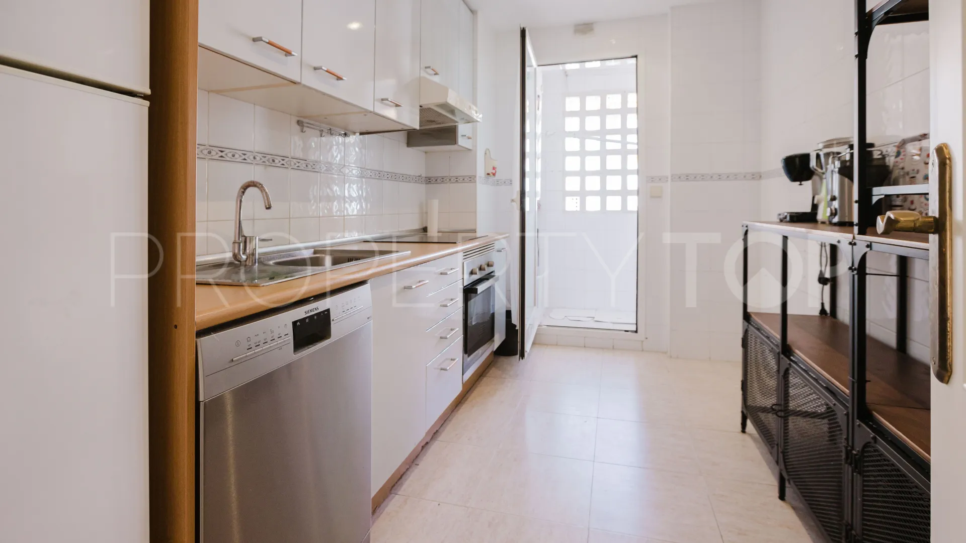 Comprar apartamento en Los Pinos de Nagüeles con 3 dormitorios