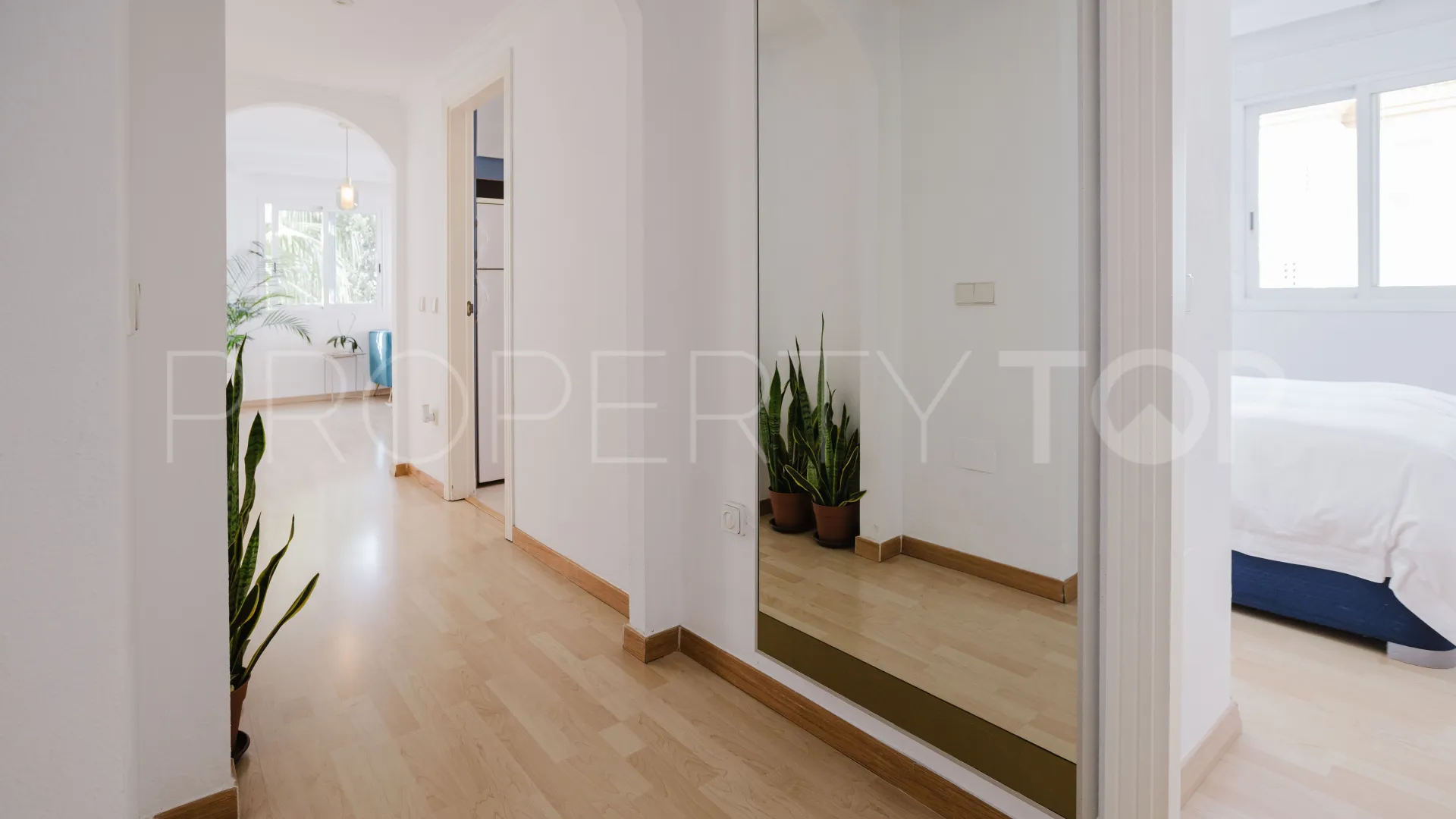 Comprar apartamento en Los Pinos de Nagüeles con 3 dormitorios