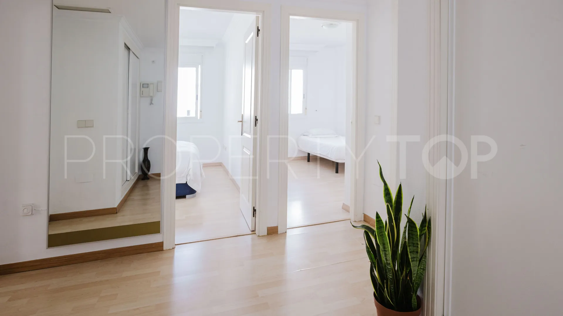 Comprar apartamento en Los Pinos de Nagüeles con 3 dormitorios
