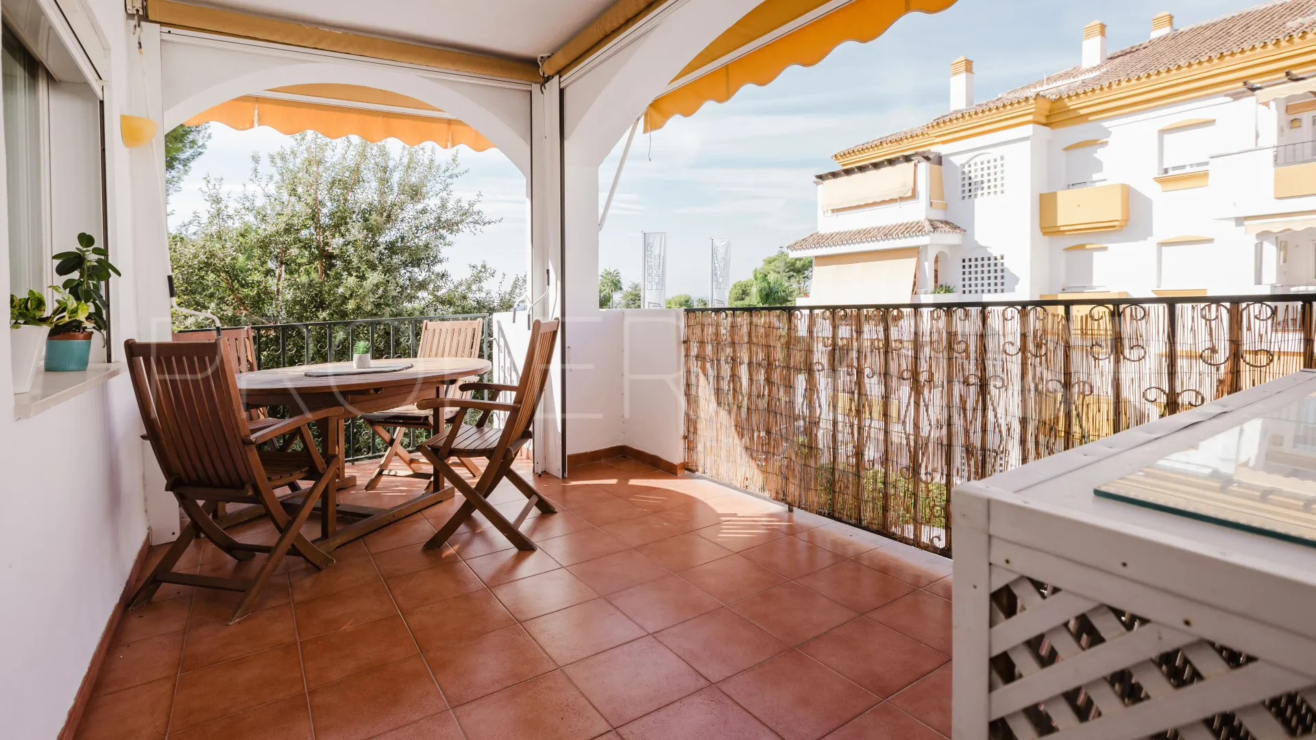 Comprar apartamento en Los Pinos de Nagüeles con 3 dormitorios