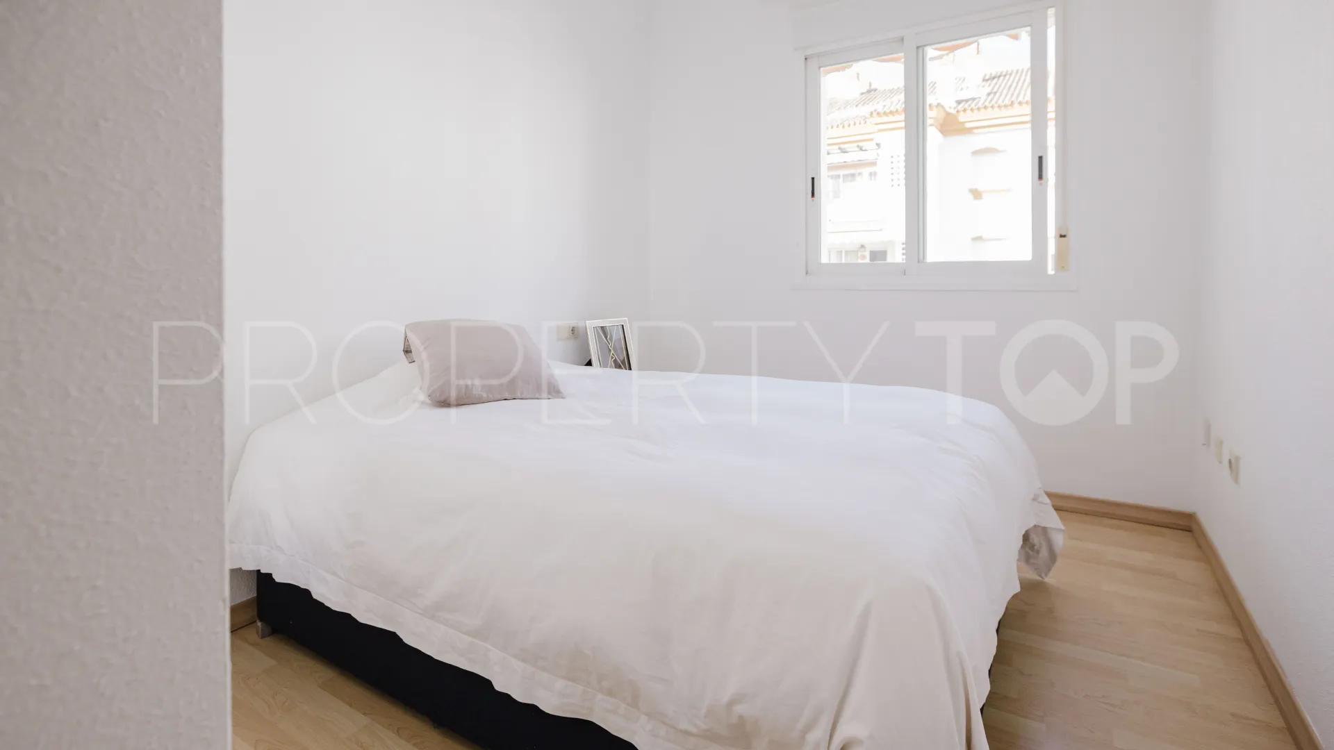 Comprar apartamento en Los Pinos de Nagüeles con 3 dormitorios