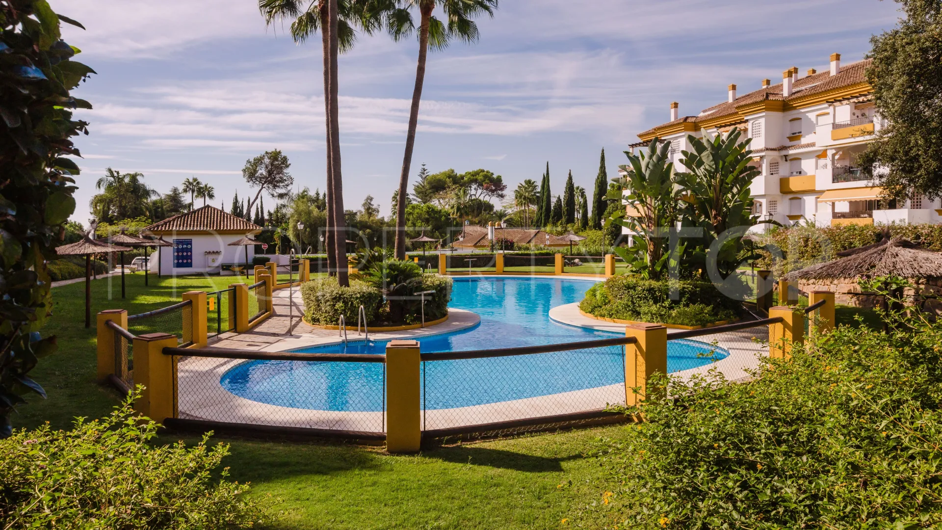 Comprar apartamento en Los Pinos de Nagüeles con 3 dormitorios