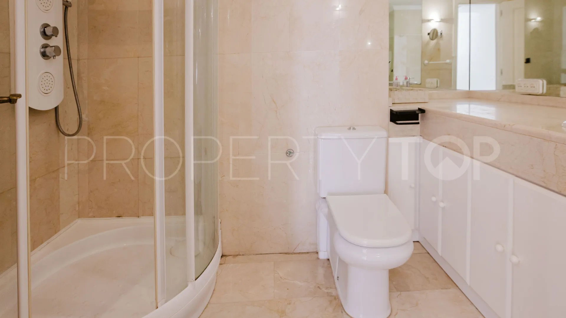 Comprar apartamento en Los Pinos de Nagüeles con 3 dormitorios