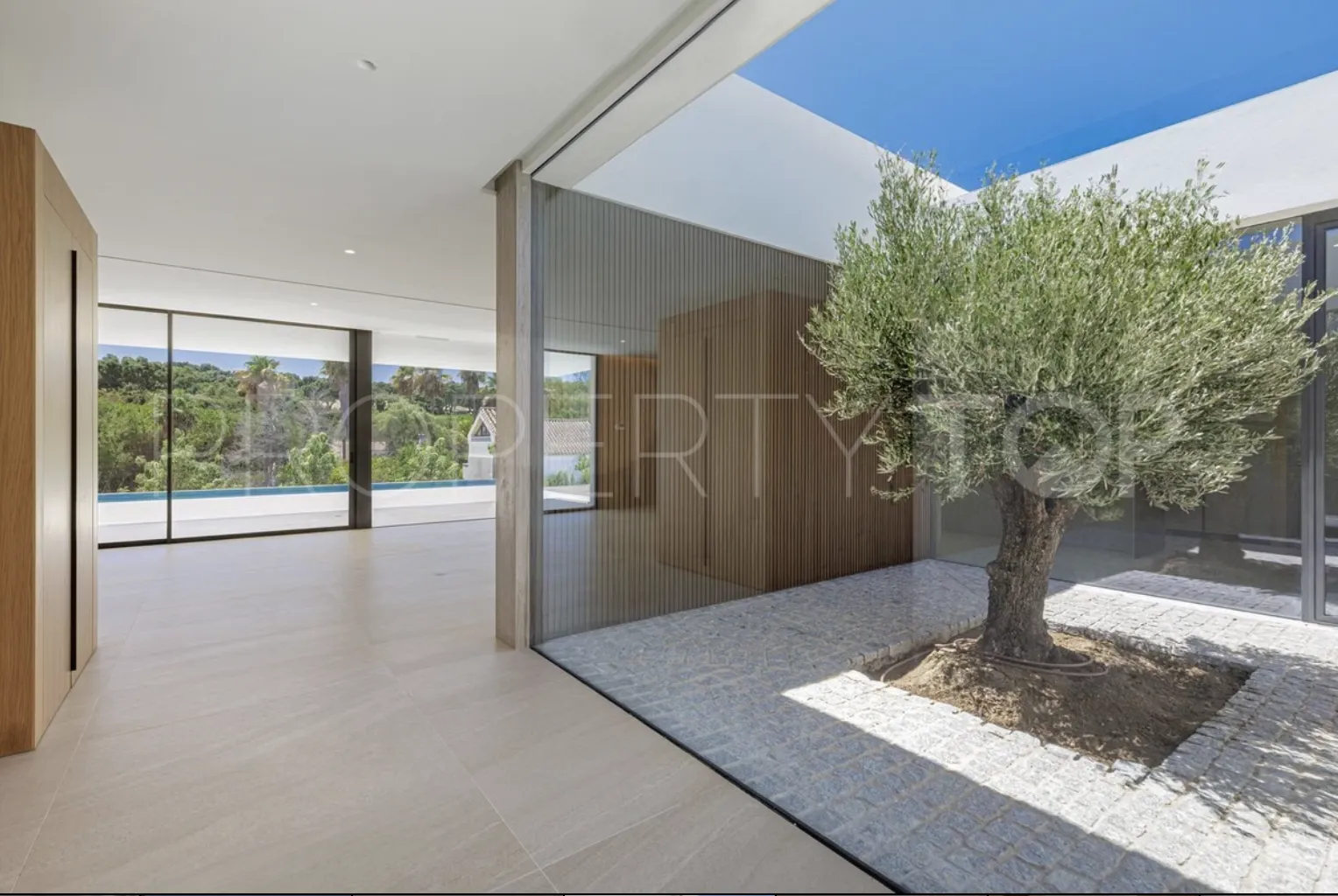 Villa for sale in Sotogrande with 4 bedrooms